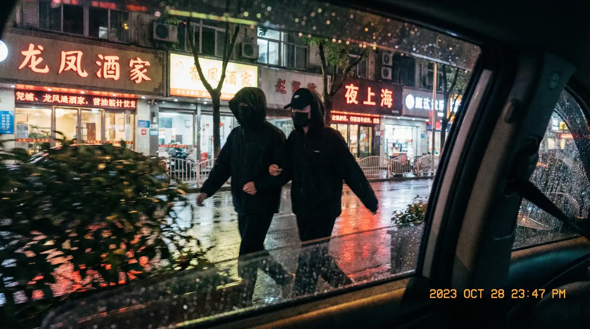 半岛体育网站 - 顶流明星深夜密会现场抓拍照片